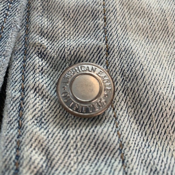 Women’s American Eagle Denim Jean Jacket Cropped Medium Distressed Light Wash - Picture 7 of 7